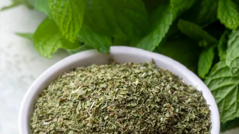 نعنا خشک صادراتی با برگ های خوش رنگ و اعلا